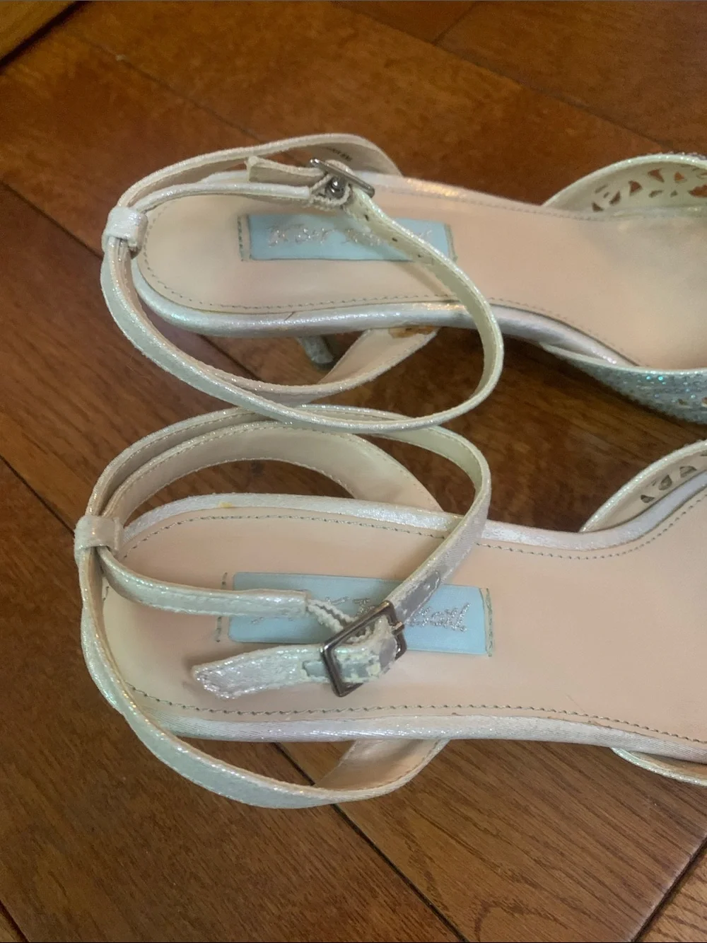 Betsey Johnson Blu wedding shoe ivory Open-Toe Ankle-Strap Heels raven 8m